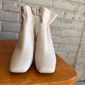 White Ankle Boots with Textured Leather and Pointed Toe